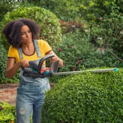 GARDENA Accu Heggenschaar ComfortCut 50/18V P4A Set -Aanbiedingen Tuin Wonder Winkel gardena accu heggenschaar comfortcut 50 18v p4a set 1500x1124 640af31465a2d l